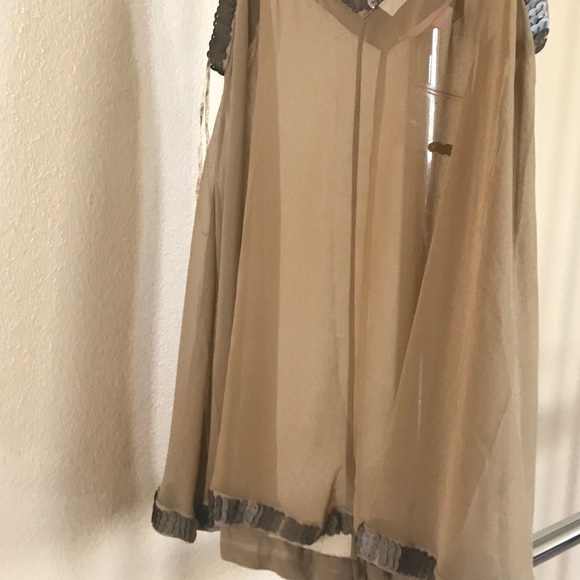 Sleeveless Top - Picture 3 of 5